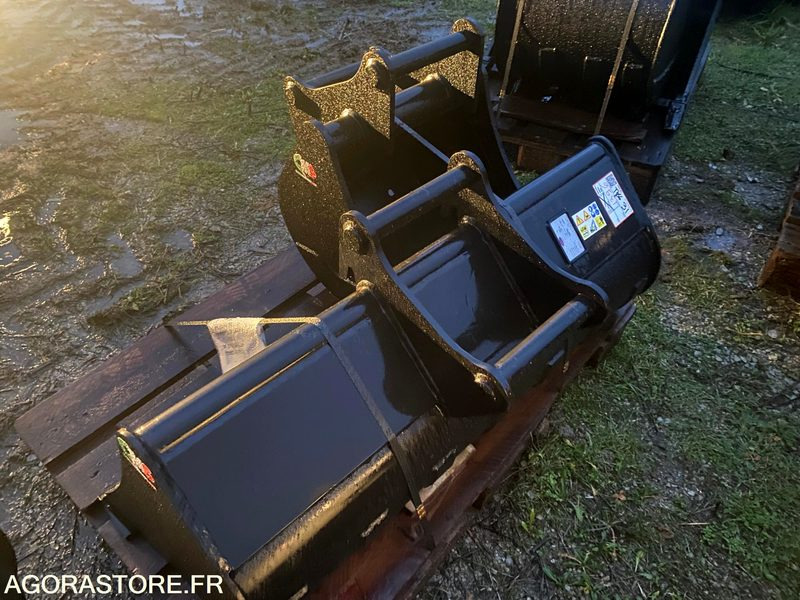 Godet Curage 1200mm S40 NEUF - Náhradní díly pro Stavební technika: obrázek 2 Godet Curage 1200mm S40 NEUF - Náhradní díly pro Stavební technika: obrázek 2