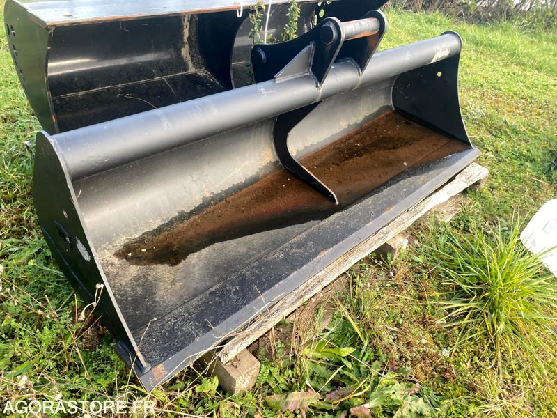 Godet curage 1800 mm NEUF - Náhradní díly pro Stavební technika: obrázek 1 Godet curage 1800 mm NEUF - Náhradní díly pro Stavební technika: obrázek 1
