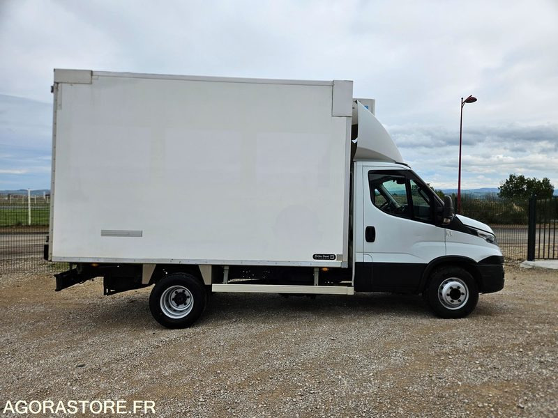 IVECO DAILY 72C21 PORTE VIANDE FRIGORIFIQUE - 2017 - 360 000KM - Nákladní auto: obrázek 1 IVECO DAILY 72C21 PORTE VIANDE FRIGORIFIQUE - 2017 - 360 000KM - Nákladní auto: obrázek 1