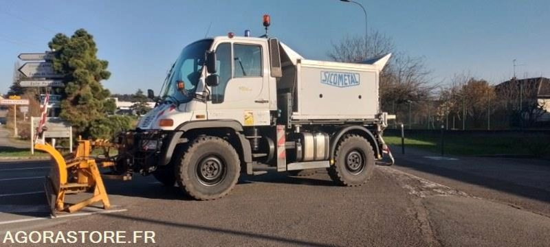 Mercedes UNIMOG U300 2011 24300 kms avec lame de déneigement + saleuse - Nákladní auto: obrázek 5 Mercedes UNIMOG U300 2011 24300 kms avec lame de déneigement + saleuse - Nákladní auto: obrázek 5