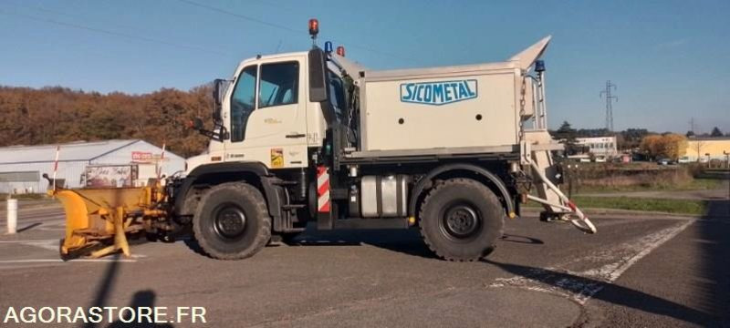 Mercedes UNIMOG U300 2011 24300 kms avec lame de déneigement + saleuse - Nákladní auto: obrázek 1 Mercedes UNIMOG U300 2011 24300 kms avec lame de déneigement + saleuse - Nákladní auto: obrázek 1