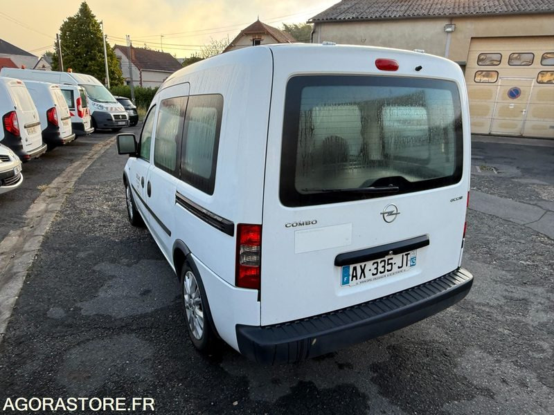 OPEL COMBO - 2010 - 78000KM - Osobní auto: obrázek 3 OPEL COMBO - 2010 - 78000KM - Osobní auto: obrázek 3