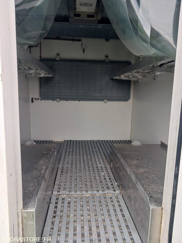 OPEL VIVARO FRIGORIFIQUE - 2017 - 159600KM - Chladící dodávka: obrázek 4 OPEL VIVARO FRIGORIFIQUE - 2017 - 159600KM - Chladící dodávka: obrázek 4