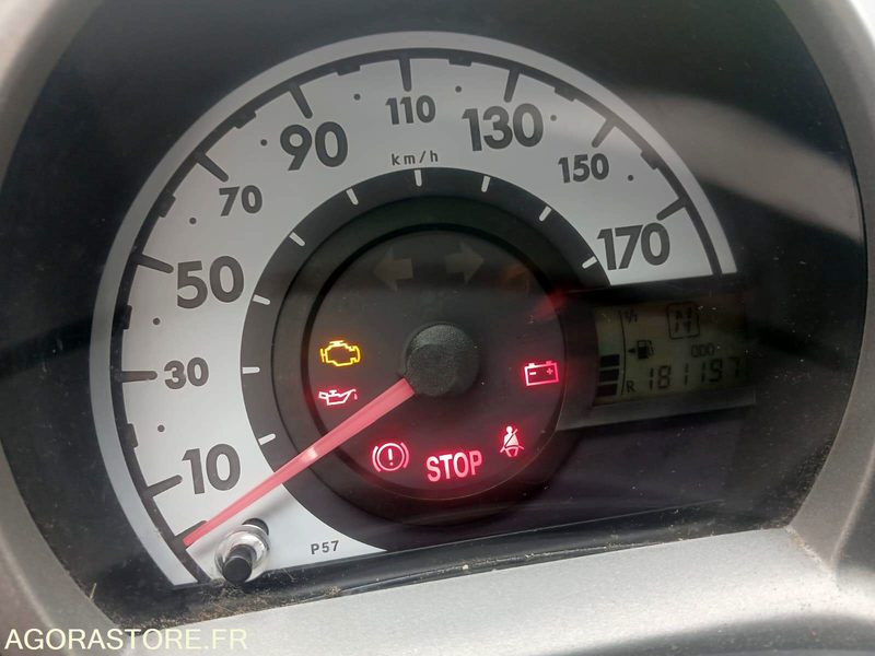 PEUGEOT 107 3 Portes 1.0 i 12V 68cv (boîte auto) 2008 181197km - Osobní auto: obrázek 5 PEUGEOT 107 3 Portes 1.0 i 12V 68cv (boîte auto) 2008 181197km - Osobní auto: obrázek 5