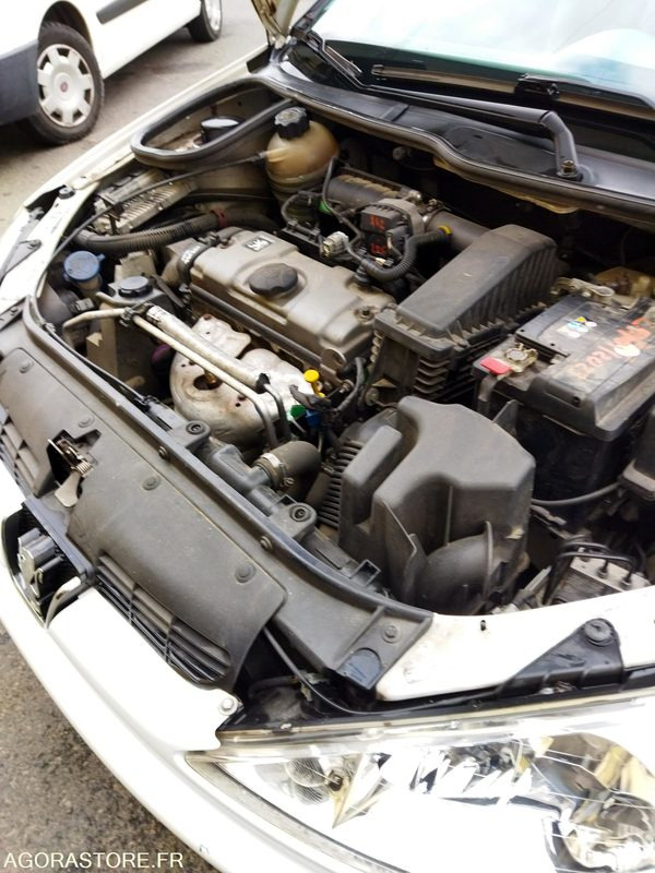 PEUGEOT 206 ESSENCE - Osobní auto: obrázek 3 PEUGEOT 206 ESSENCE - Osobní auto: obrázek 3