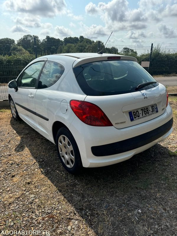 PEUGEOT 207 1.4 HDI STE - Osobní auto: obrázek 2 PEUGEOT 207 1.4 HDI STE - Osobní auto: obrázek 2