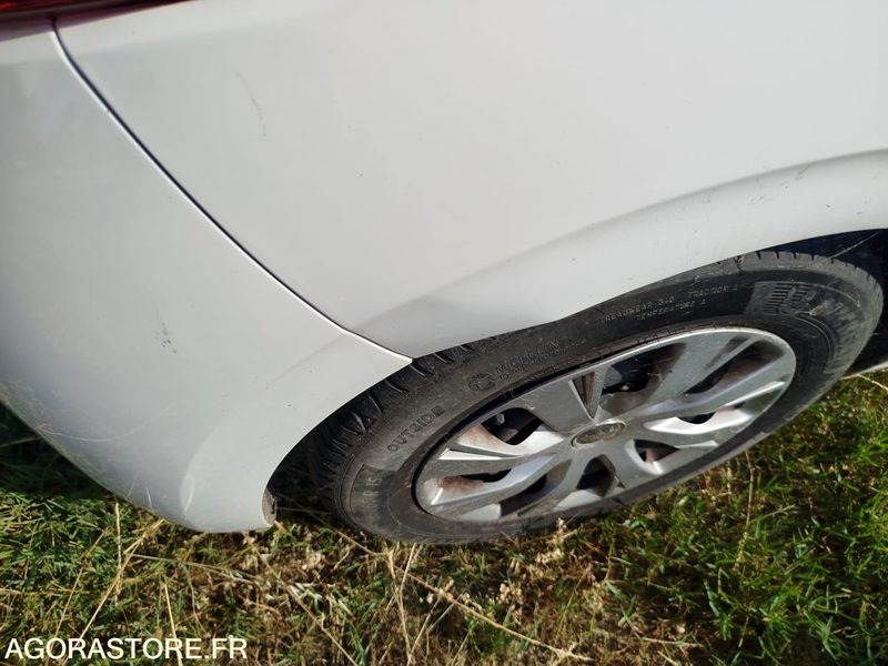 Osobní auto PEUGEOT 208 - 2019 - 232606 KM: obrázek 8