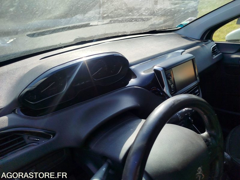Osobní auto PEUGEOT 208 - 2019 - 232606 KM: obrázek 13