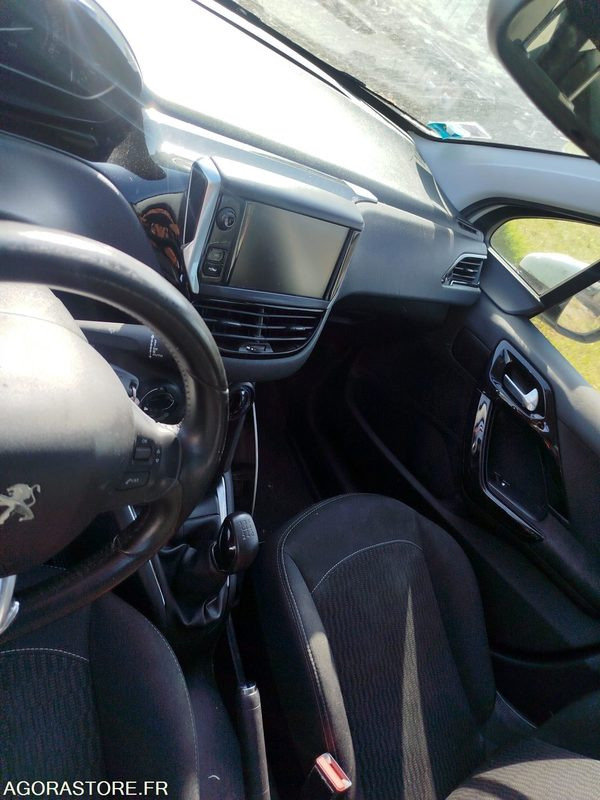 Osobní auto PEUGEOT 208 - 2019 - 232606 KM: obrázek 11
