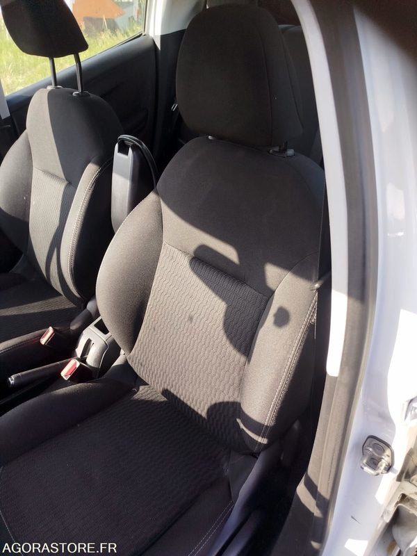 Osobní auto PEUGEOT 208 - 2019 - 232606 KM: obrázek 10
