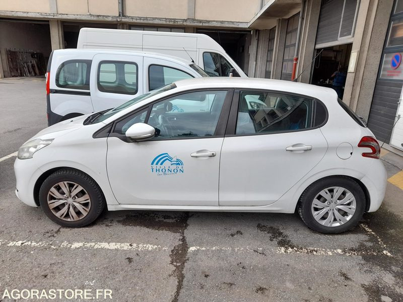 PEUGEOT 208 ESS+G.P.L. - Osobní auto: obrázek 2 PEUGEOT 208 ESS+G.P.L. - Osobní auto: obrázek 2