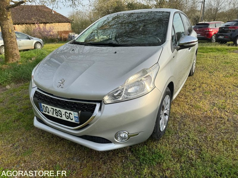 PEUGEOT 208 STYLE- 1.2 VTI 82 CV - 144 100 KM - Osobní auto: obrázek 2 PEUGEOT 208 STYLE- 1.2 VTI 82 CV - 144 100 KM - Osobní auto: obrázek 2