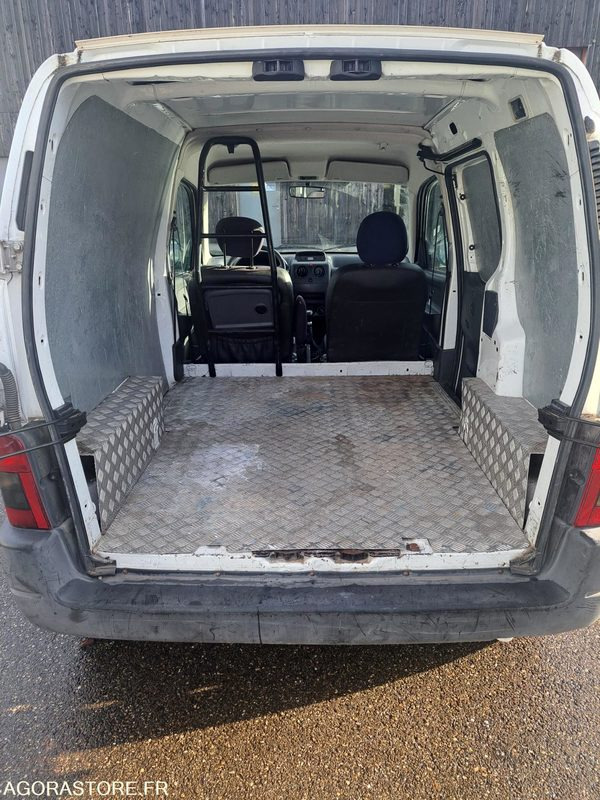 Malá dodávka PEUGEOT PARTNER 103583kms 2004: obrázek 6 Malá dodávka PEUGEOT PARTNER 103583kms 2004: obrázek 6