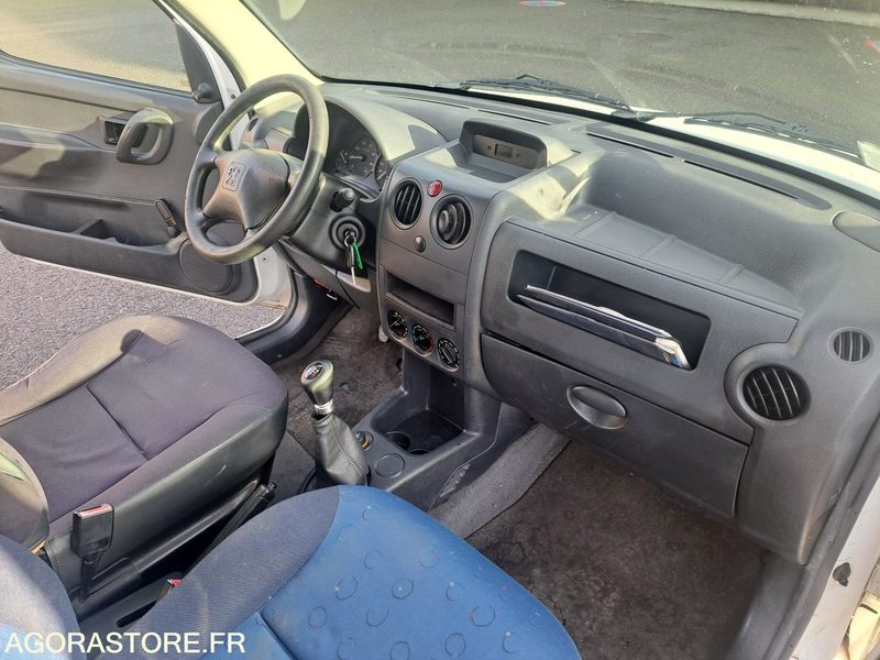 Malá dodávka PEUGEOT PARTNER 103583kms 2004: obrázek 10 Malá dodávka PEUGEOT PARTNER 103583kms 2004: obrázek 10