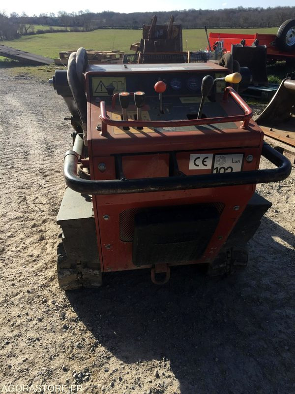 PORTE OUTILS à chenilles DITCH WITCH SK500 - Nakladač: obrázek 5 PORTE OUTILS à chenilles DITCH WITCH SK500 - Nakladač: obrázek 5