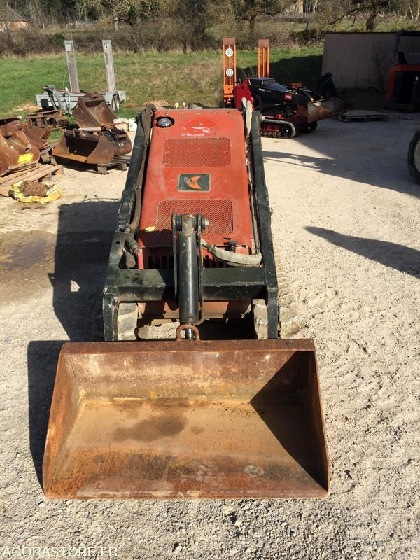 PORTE OUTILS à chenilles DITCH WITCH SK500 - Nakladač: obrázek 3 PORTE OUTILS à chenilles DITCH WITCH SK500 - Nakladač: obrázek 3