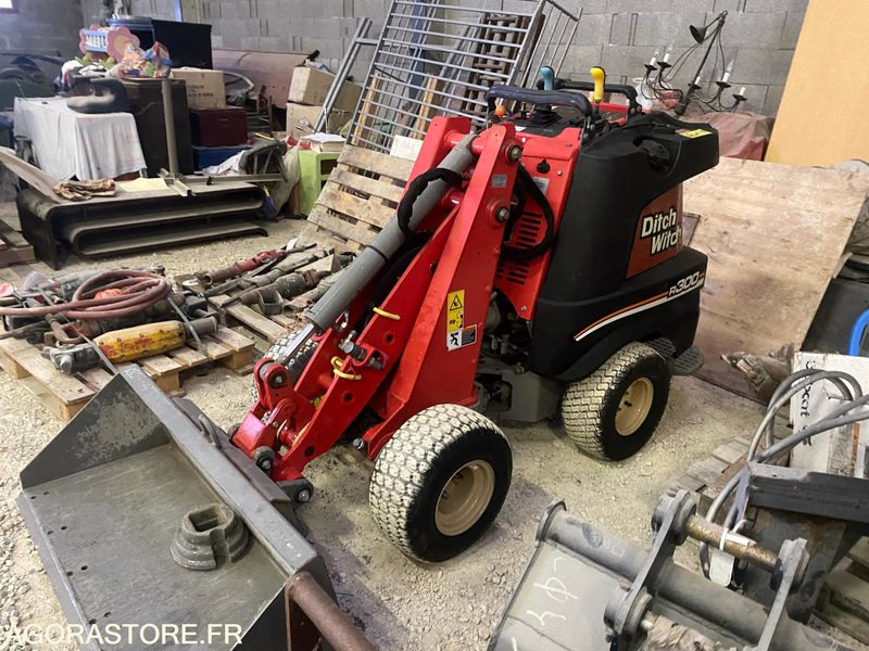 Nakladač PORTEUR MULTI OUTILS DITCH WITCH ZAHN R300: obrázek 1