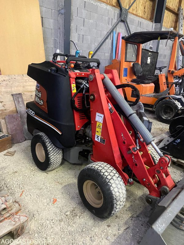 PORTEUR MULTI OUTILS DITCH WITCH ZAHN R300 - Nakladač: obrázek 3 PORTEUR MULTI OUTILS DITCH WITCH ZAHN R300 - Nakladač: obrázek 3