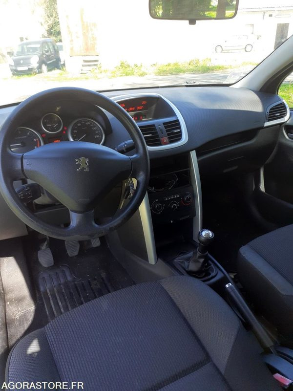 Peugeot 207 1.4 hdi 70 cv - Osobní auto: obrázek 5 Peugeot 207 1.4 hdi 70 cv - Osobní auto: obrázek 5