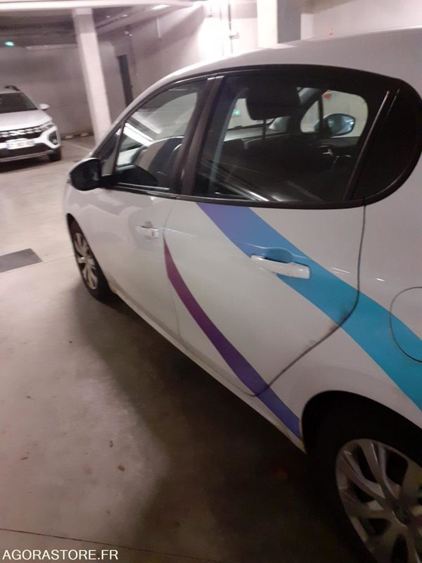 Peugeot 208 - 2016 - 225495 kms - Osobní auto: obrázek 3 Peugeot 208 - 2016 - 225495 kms - Osobní auto: obrázek 3