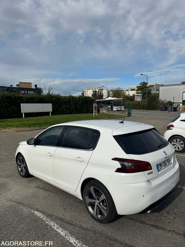 Peugeot 308 1.6 HDi 90 CV phase 2 T9 - 2014 - 172 500 KMS - Osobní auto: obrázek 5 Peugeot 308 1.6 HDi 90 CV phase 2 T9 - 2014 - 172 500 KMS - Osobní auto: obrázek 5