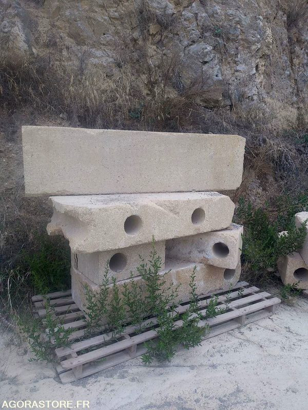 Pierre du Gard - Nástroj/ Vybavení: obrázek 4 Pierre du Gard - Nástroj/ Vybavení: obrázek 4