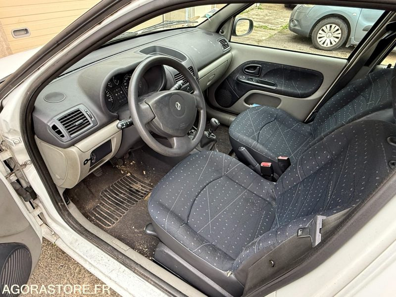 RENAULT CLIO - 2002 - 160000 KM - Osobní auto: obrázek 5 RENAULT CLIO - 2002 - 160000 KM - Osobní auto: obrázek 5