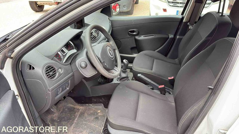 RENAULT CLIO 3 - 197 915 Kms - 2013-CW-655-QY - Osobní auto: obrázek 5 RENAULT CLIO 3 - 197 915 Kms - 2013-CW-655-QY - Osobní auto: obrázek 5