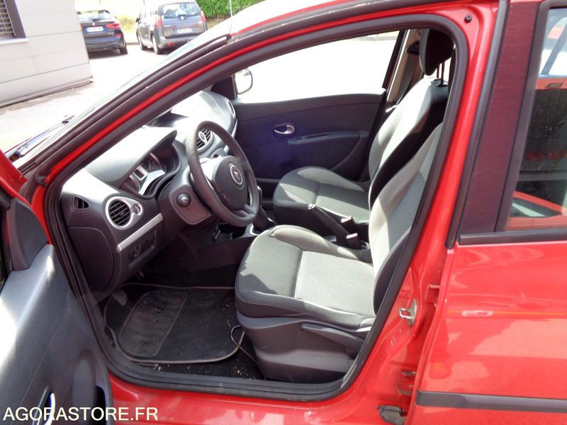 RENAULT CLIO BM.435.JB - 2011 - 196032 KM - Osobní auto: obrázek 4 RENAULT CLIO BM.435.JB - 2011 - 196032 KM - Osobní auto: obrázek 4