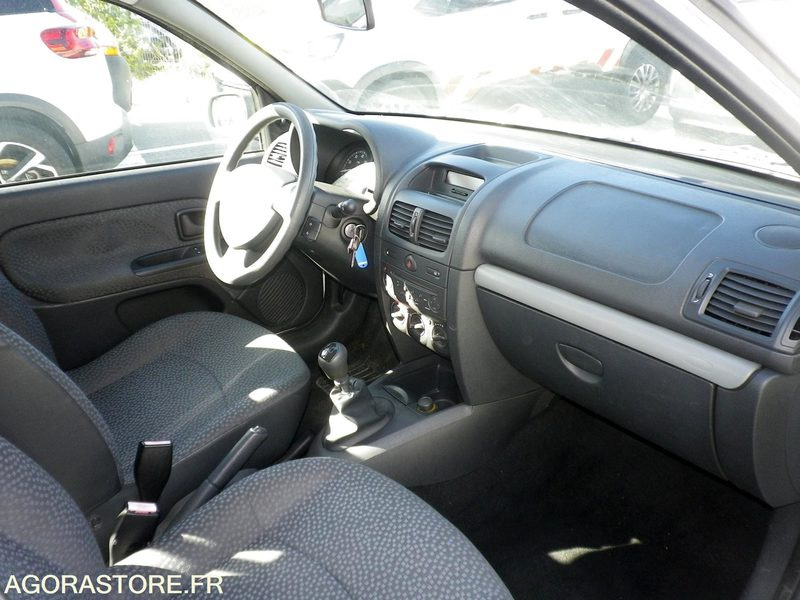 RENAULT CLIO CAMPUS ESSENCE 1.2 16V - Osobní auto: obrázek 5 RENAULT CLIO CAMPUS ESSENCE 1.2 16V - Osobní auto: obrázek 5