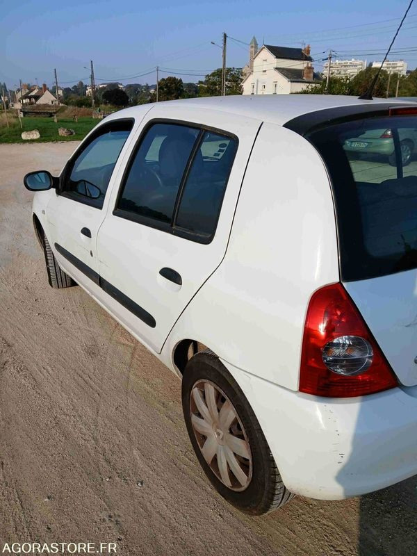 RENAULT CLIO II 1.5 DCI DE 2008 - Osobní auto: obrázek 4 RENAULT CLIO II 1.5 DCI DE 2008 - Osobní auto: obrázek 4