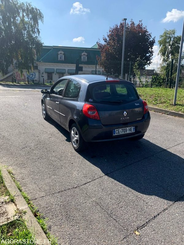 RENAULT CLIO III 16V 2006 238000 KM - Osobní auto: obrázek 5 RENAULT CLIO III 16V 2006 238000 KM - Osobní auto: obrázek 5