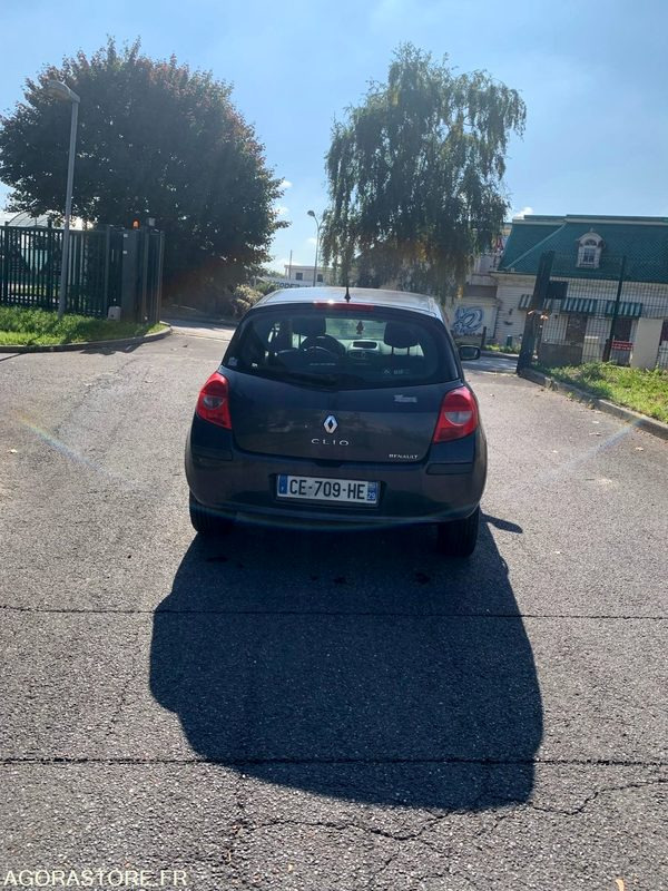 RENAULT CLIO III 16V 2006 238000 KM - Osobní auto: obrázek 4 RENAULT CLIO III 16V 2006 238000 KM - Osobní auto: obrázek 4