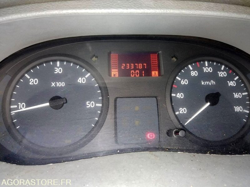 RENAULT MASTER AC 293 SY (233787 km) - Furgon: obrázek 5 RENAULT MASTER AC 293 SY (233787 km) - Furgon: obrázek 5
