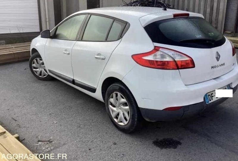 RENAULT MEGANE IV - 2014 / 294000 km - Osobní auto: obrázek 4 RENAULT MEGANE IV - 2014 / 294000 km - Osobní auto: obrázek 4