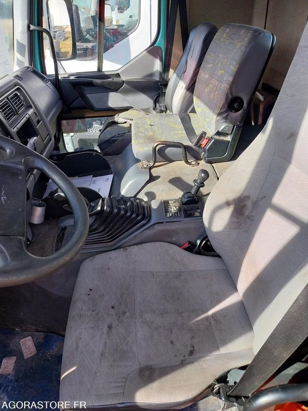 RENAULT PREMIUM 300-19 / 2001 / 816 010 km - Podvozek s kabinou: obrázek 5 RENAULT PREMIUM 300-19 / 2001 / 816 010 km - Podvozek s kabinou: obrázek 5