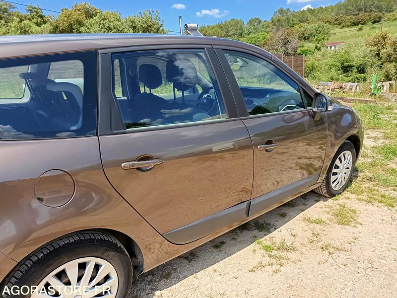 RENAULT SCENIC - 2010 - 138500KMS - Osobní auto: obrázek 4 RENAULT SCENIC - 2010 - 138500KMS - Osobní auto: obrázek 4