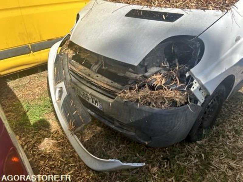 RENAULT TRAFIC - 150000KM - 2008 - BZ469XM - Furgon: obrázek 2 RENAULT TRAFIC - 150000KM - 2008 - BZ469XM - Furgon: obrázek 2