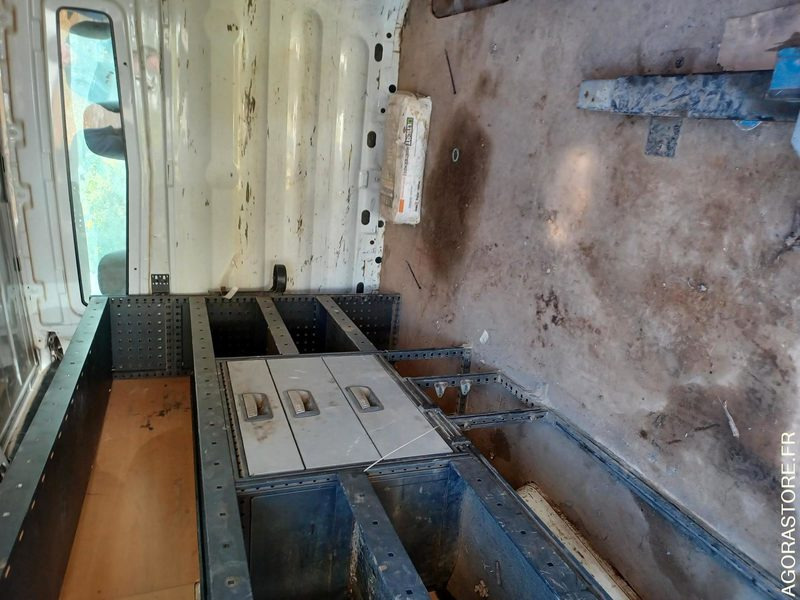 RENAULT TRAFIC / REF SCP : 818 - Furgon: obrázek 4 RENAULT TRAFIC / REF SCP : 818 - Furgon: obrázek 4