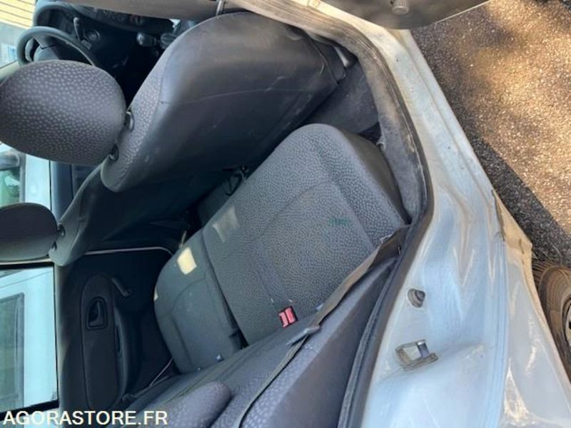Renault CLIO 2 - Osobní auto: obrázek 4 Renault CLIO 2 - Osobní auto: obrázek 4