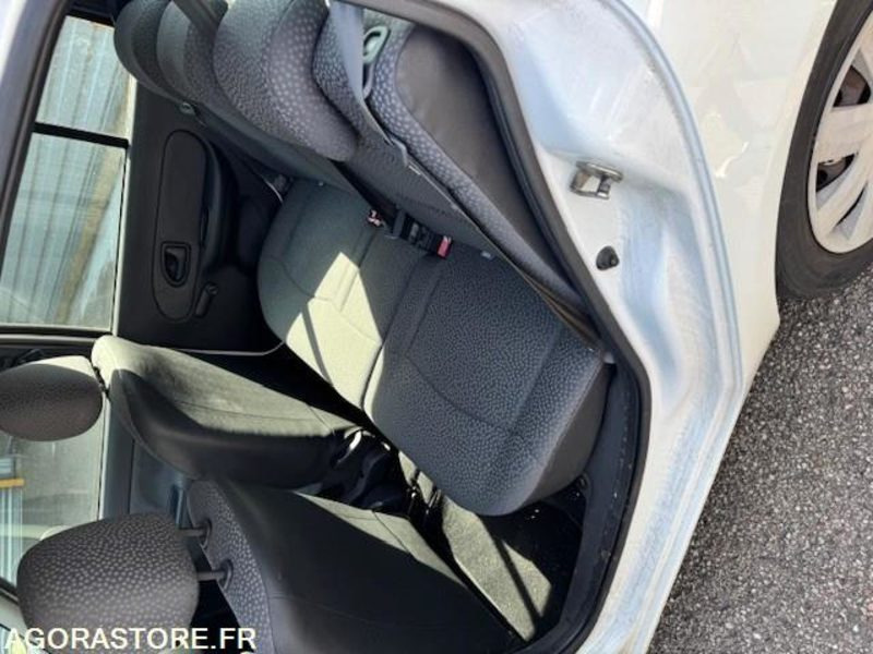 Renault CLIO 2 - Osobní auto: obrázek 5 Renault CLIO 2 - Osobní auto: obrázek 5