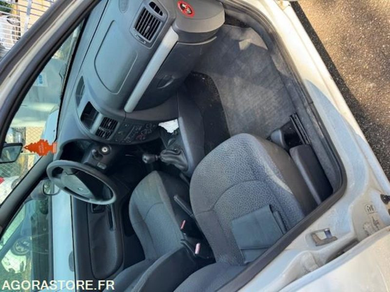 Renault CLIO 2 - Osobní auto: obrázek 5 Renault CLIO 2 - Osobní auto: obrázek 5