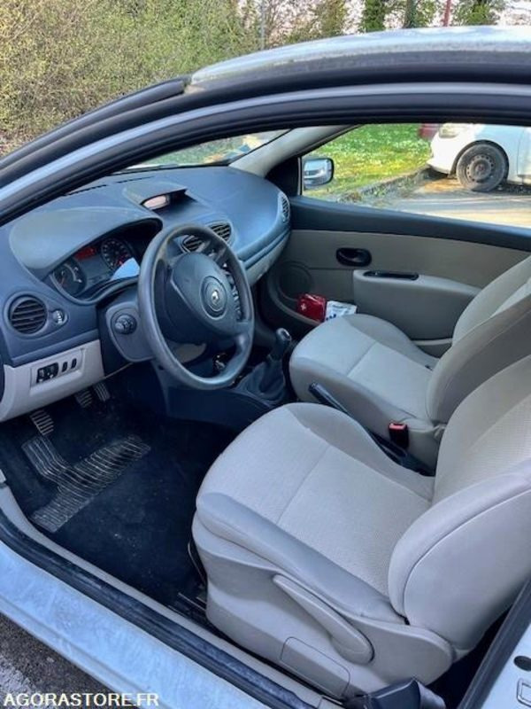 Renault Clio 164741 kms 2007 - Osobní auto: obrázek 5 Renault Clio 164741 kms 2007 - Osobní auto: obrázek 5