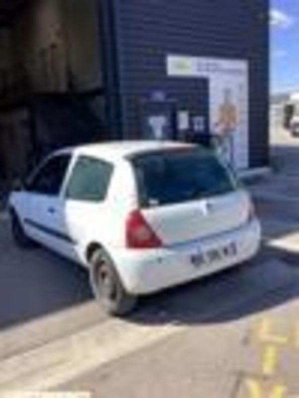 Renault Clio - 2012 - 181569kms (P0402825) - Osobní auto: obrázek 4 Renault Clio - 2012 - 181569kms (P0402825) - Osobní auto: obrázek 4