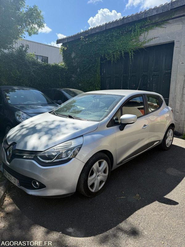 Renault Clio 4 101410 kms 2014 - Osobní auto: obrázek 2 Renault Clio 4 101410 kms 2014 - Osobní auto: obrázek 2