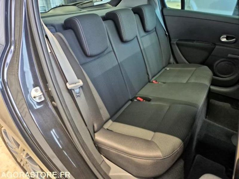 Renault Clio III Phase 2 – TomTom Edition 1.2 75 – 2011 – Seulement 33 200 km – - Osobní auto: obrázek 1 Renault Clio III Phase 2 – TomTom Edition 1.2 75 – 2011 – Seulement 33 200 km – - Osobní auto: obrázek 1