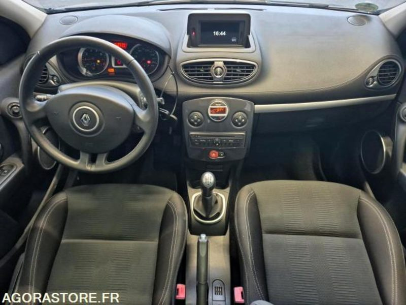 Renault Clio III Phase 2 – TomTom Edition 1.2 75 – 2011 – Seulement 33 200 km – - Osobní auto: obrázek 3 Renault Clio III Phase 2 – TomTom Edition 1.2 75 – 2011 – Seulement 33 200 km – - Osobní auto: obrázek 3