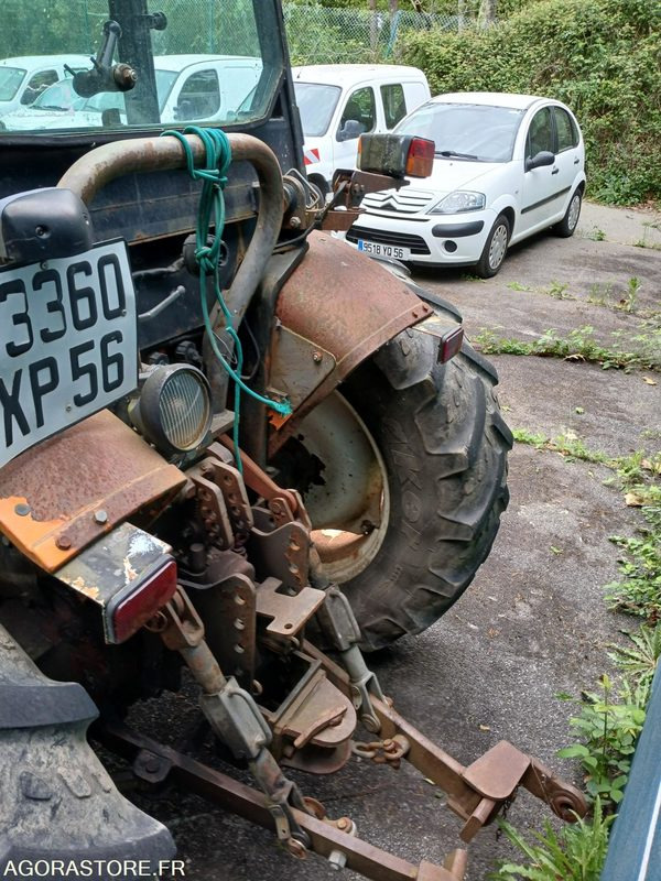 Renault Fructus (63003) - Traktor: obrázek 2 Renault Fructus (63003) - Traktor: obrázek 2