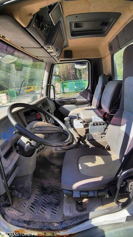 Renault KERAX 2004 - 252967 kms - Dodávka sklápěč: obrázek 5 Renault KERAX 2004 - 252967 kms - Dodávka sklápěč: obrázek 5