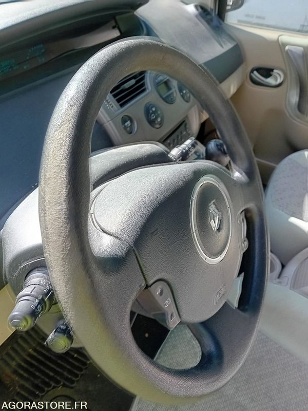 Renault Scénic 2 - 2007 - 186706 kms - Osobní auto: obrázek 5 Renault Scénic 2 - 2007 - 186706 kms - Osobní auto: obrázek 5